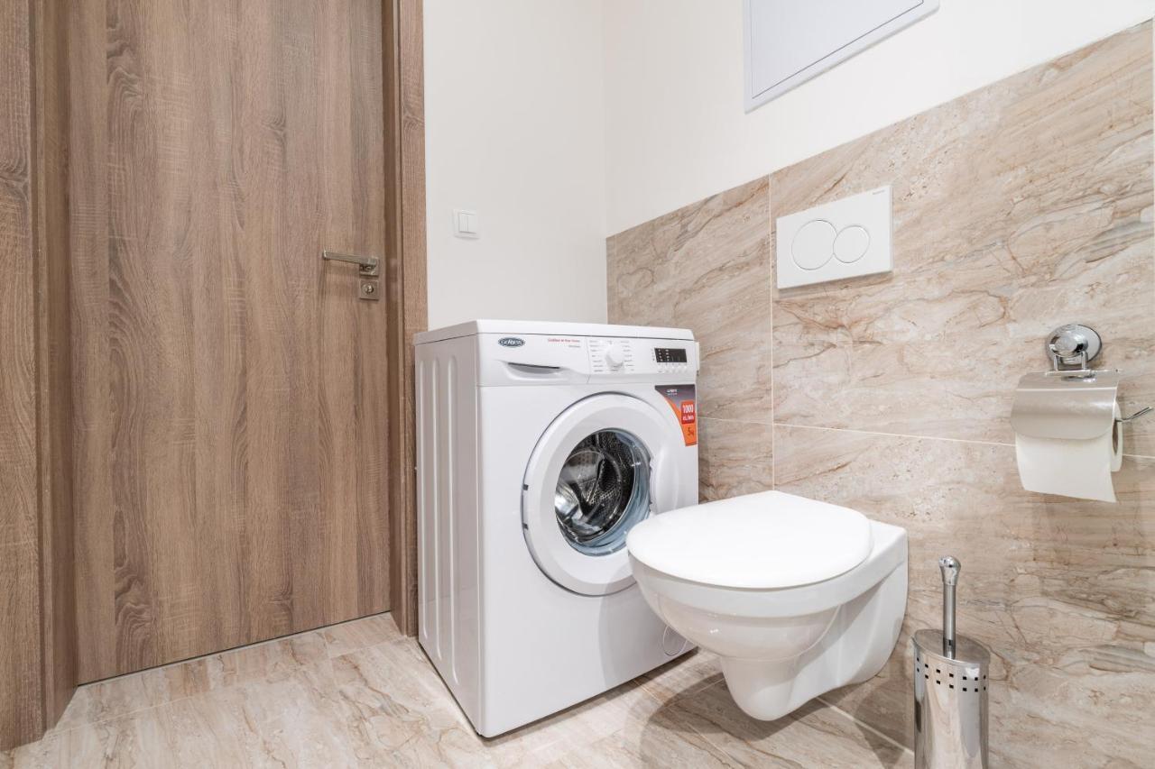 Brand New Two Room Apartment #34 With Free Secure Parking In The Center Prag Exterior foto